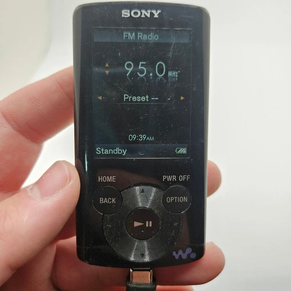 Sony Walkman NWZ-E365 Digital Media Player 16GB Black FM Radio Video Music